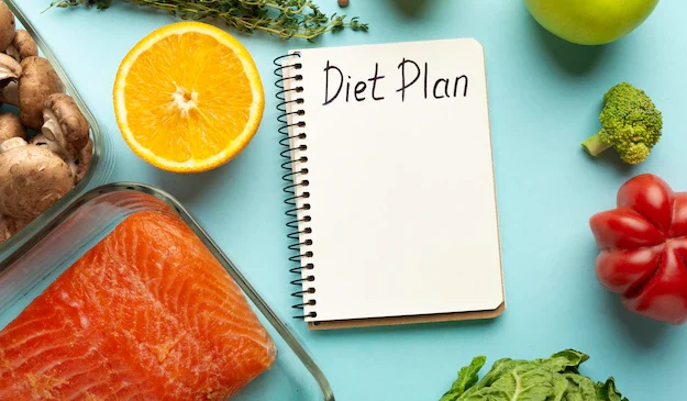 Top view arrangement with diet planning notepad - تصویر 1